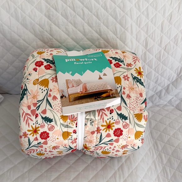 Pillowfort Multicolor Floral Quilt Bedset - Picture 2 of 9